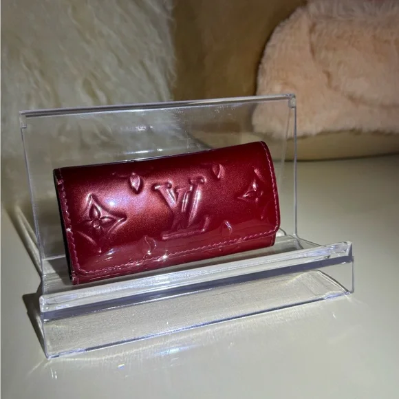 Louis Vuitton Pomme D'Amour Monogram Vernis Multicles Four Ring Key Holder - Picture 7 of 13